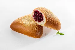 Пирожок печеный с брусникой 100г