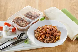 Гуляш из говядины с гречкой и овощами 270г
